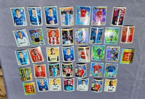 ENGLISH PREMIER LEAQUE 1999 STICKER COLLECTION WITH DAVID HIRST AND IAN WRIGHT