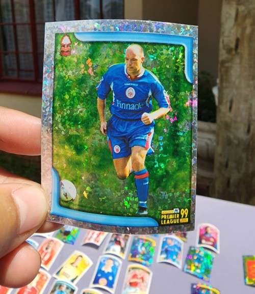 ENGLISH PREMIER LEAQUE 1999 STICKER COLLECTION WITH DAVID HIRST AND IAN WRIGHT