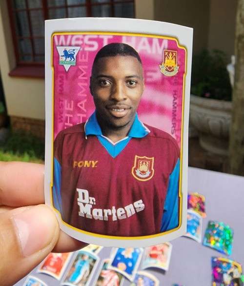 ENGLISH PREMIER LEAQUE 1999 STICKER COLLECTION WITH DAVID HIRST AND IAN WRIGHT