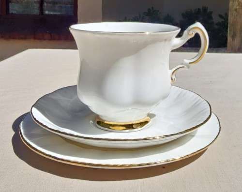PARAGON ENGLAND 1950S TEACUP SAUCER SIDEPLATE TRIO NO 1 OF 6 BY APPOINTMENT QUEEN ELIZABETH II