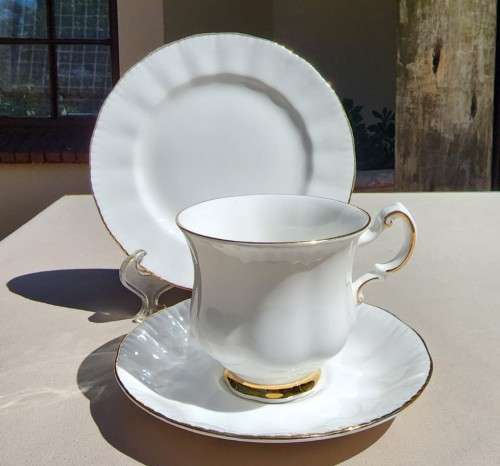 PARAGON ENGLAND 1950S TEACUP SAUCER SIDEPLATE TRIO NO 1 OF 6 BY APPOINTMENT QUEEN ELIZABETH II