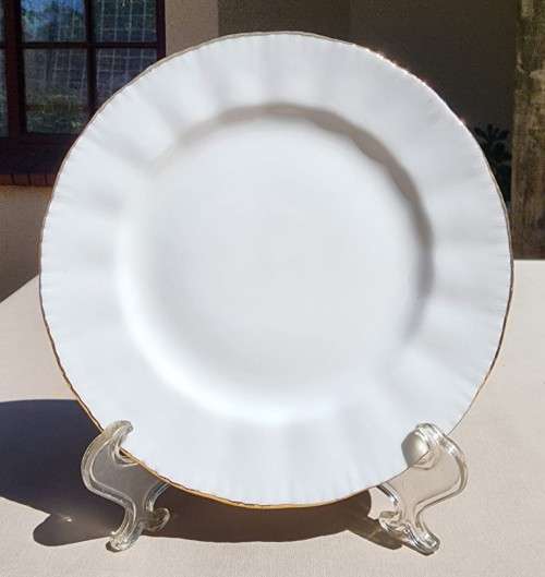 PARAGON ENGLAND 1950S TEACUP SAUCER SIDEPLATE TRIO NO 1 OF 6 BY APPOINTMENT QUEEN ELIZABETH II