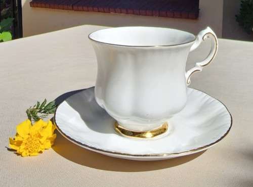 PARAGON ENGLAND 1950S TEACUP SAUCER SIDEPLATE TRIO NO 4 OF 6 BY APPOINTMENT QUEEN ELIZABETH II