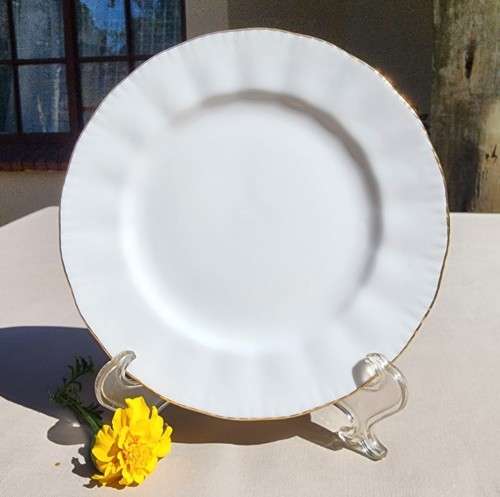 PARAGON ENGLAND 1950S TEACUP SAUCER SIDEPLATE TRIO NO 4 OF 6 BY APPOINTMENT QUEEN ELIZABETH II