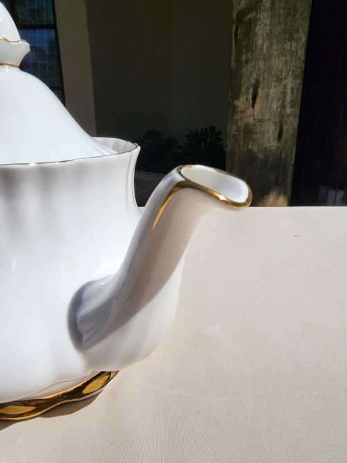 ROYAL ALBERT VINTAGE 1960S-1970S VAL DOR (VALLEY OF GOLD) PATTERN LARGE LIDDED TEAPOT