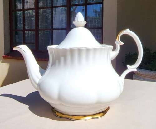 ROYAL ALBERT VINTAGE 1960S-1970S VAL DOR (VALLEY OF GOLD) PATTERN LARGE LIDDED TEAPOT