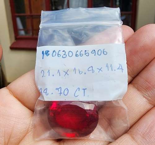 LARGE 38.7CT LAB CREATED OR LAB TREATED RUBY GEMSTONE WITH BEAUTIFUL OVAL CUT  DIFFUSED RUBY