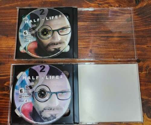 HALF LIFE 2 2004 PC GAME  WON 39 GAME OF THE YEAR AWARDS  4 CDS WITH BOOKLET AND PATCH