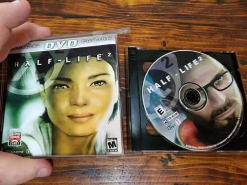 HALF LIFE 2 2004 PC GAME  WON 39 GAME OF THE YEAR AWARDS  4 CDS WITH BOOKLET AND PATCH