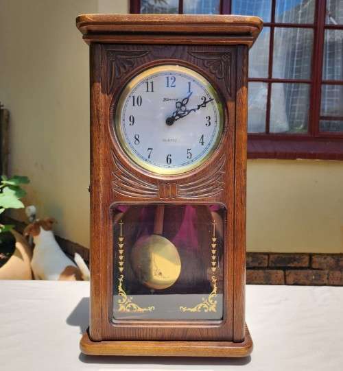 VINTAGE 1970S BLESSING BERLIN GERMANY QUARTZ WALL CLOCK WITH PENDULUM  KEEPS TIME ACCURATELY