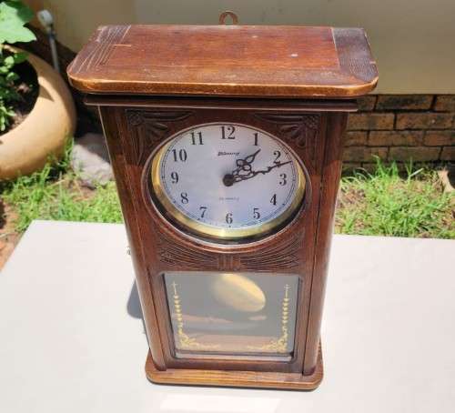 VINTAGE 1970S BLESSING BERLIN GERMANY QUARTZ WALL CLOCK WITH PENDULUM  KEEPS TIME ACCURATELY
