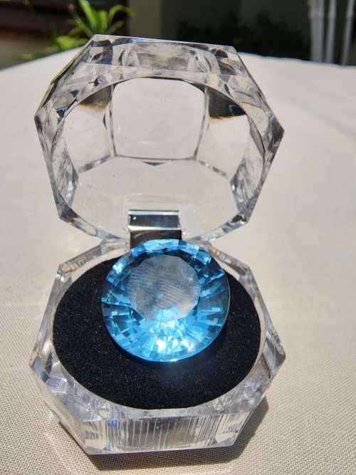 SKY BLUE TOPAZ LARGE 25.0CT GEMSTONE WITH BEAUTIFUL ROUND CUT - IRRADIATED FOR 3 MONTHS