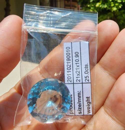 SKY BLUE TOPAZ LARGE 25.0CT GEMSTONE WITH BEAUTIFUL ROUND CUT - IRRADIATED FOR 3 MONTHS