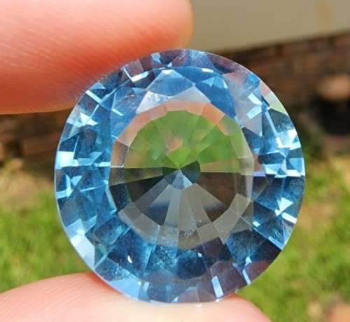 SKY BLUE TOPAZ LARGE 25.0CT GEMSTONE WITH BEAUTIFUL ROUND CUT - IRRADIATED FOR 3 MONTHS