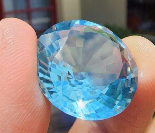 SKY BLUE TOPAZ LARGE 25.0CT GEMSTONE WITH BEAUTIFUL ROUND CUT - IRRADIATED FOR 3 MONTHS