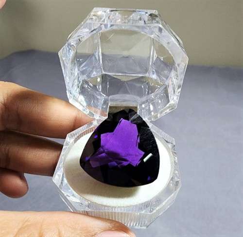 VIVID DARK PURPLE HUGE 43.54CT AMETHYST GEMSTONE WITH AN AMAZING TRILLION CUT (30 - 50 FACETS!)