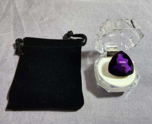 VIVID DARK PURPLE HUGE 43.54CT AMETHYST GEMSTONE WITH AN AMAZING TRILLION CUT (30 - 50 FACETS!)
