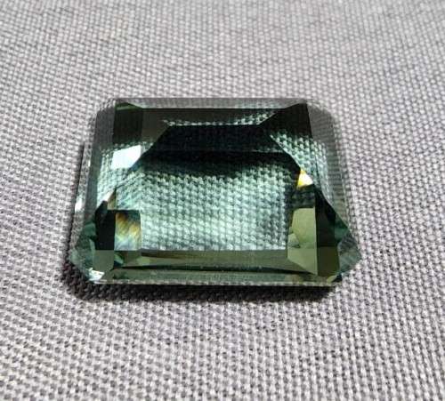 HOW STRANGE? A LARGE 21,4CT GREEN QUARTZ GEMSTONE WITH BEAUTIFUL OCTAGON CUT