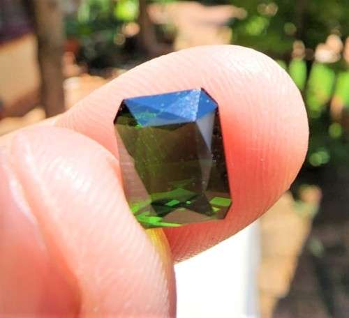 DARK GREEN VERDALITE TOURMALINE 3,18CT GEMSTONE NATURAL AND UNTREATED FROM MOZAMBIQUE WITH BEAUTIFUL