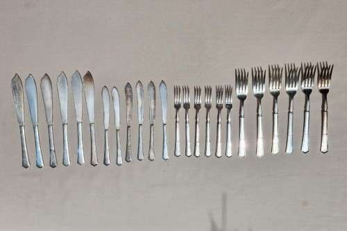 SET OF 6 VINTAGE ANGORA ENGLAND EPNS FISH FORKS AND KNIVES WITH MATCHING 6 DESSERT KNIVES AND FORKS
