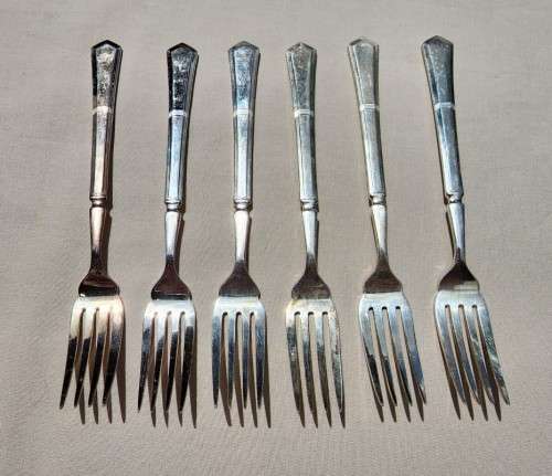 SET OF 6 VINTAGE ANGORA ENGLAND EPNS FISH FORKS AND KNIVES WITH MATCHING 6 DESSERT KNIVES AND FORKS