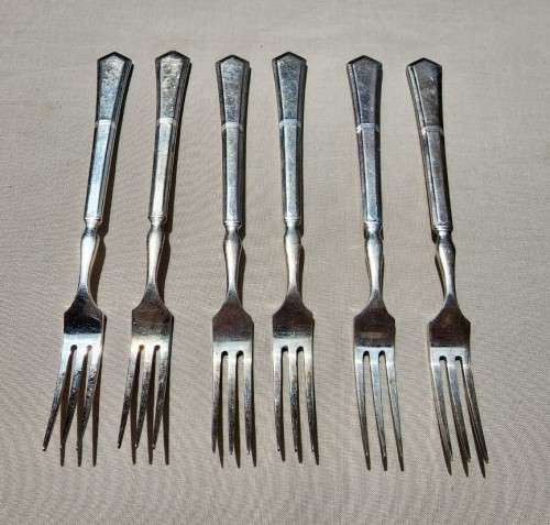 SET OF 6 VINTAGE ANGORA ENGLAND EPNS FISH FORKS AND KNIVES WITH MATCHING 6 DESSERT KNIVES AND FORKS