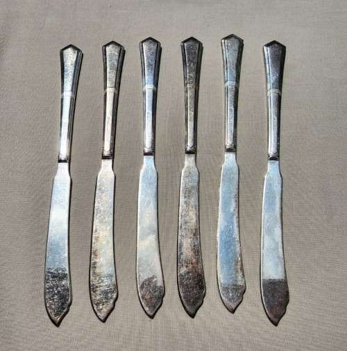 SET OF 6 VINTAGE ANGORA ENGLAND EPNS FISH FORKS AND KNIVES WITH MATCHING 6 DESSERT KNIVES AND FORKS