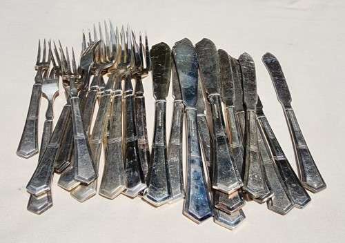 SET OF 6 VINTAGE ANGORA ENGLAND EPNS FISH FORKS AND KNIVES WITH MATCHING 6 DESSERT KNIVES AND FORKS