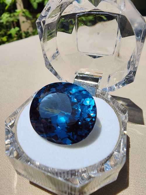 VERY LARGE 34.60CT LONDON BLUE TOPAZ GEMSTONE WITH BEAUTIFUL OVAL CUT - IRRADIATED FOR 4 YEARS!
