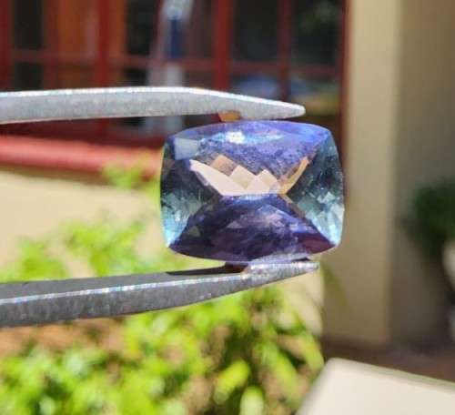 DAZZLING 2,07CT GREENISH BLUE VIOLET TANZANITE GEMSTONE FROM THE SLOPES OF KILOMANJARO