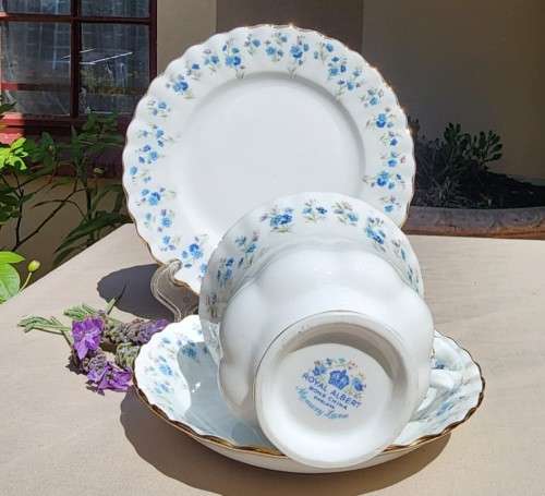 ROYAL ALBERT VINTAGE 1960S-1970S MEMORY LANE PATTERN TRIO 7TH OF 9 ON AUCTION