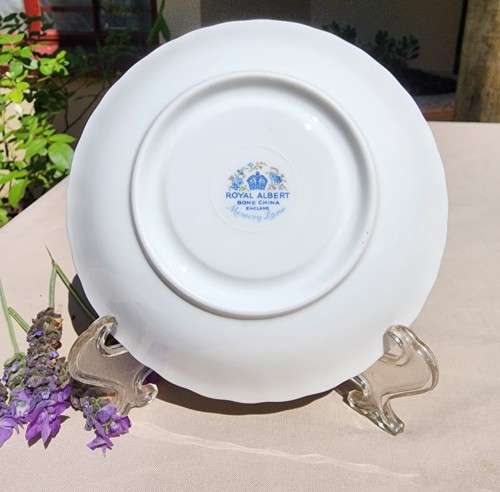 ROYAL ALBERT VINTAGE 1960S-1970S MEMORY LANE PATTERN TRIO 7TH OF 9 ON AUCTION