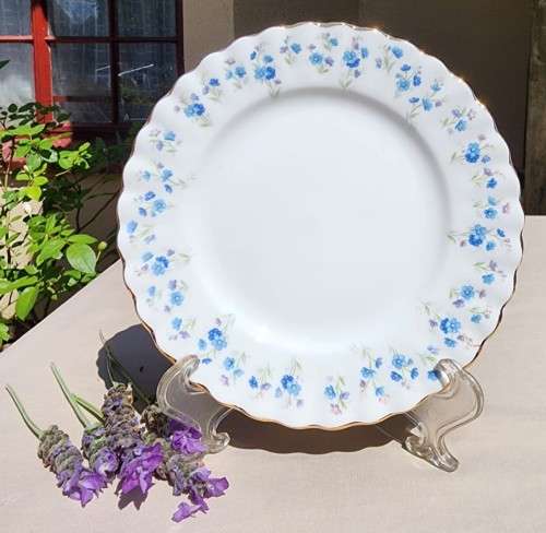 ROYAL ALBERT VINTAGE 1960S-1970S MEMORY LANE PATTERN TRIO 7TH OF 9 ON AUCTION