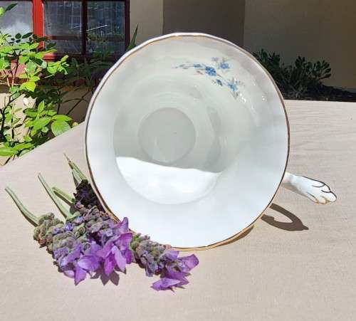 ROYAL ALBERT VINTAGE 1960S-1970S MEMORY LANE PATTERN TRIO 7TH OF 9 ON AUCTION