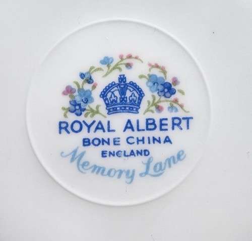 ROYAL ALBERT VINTAGE 1960S-1970S MEMORY LANE PATTERN TRIO 7TH OF 9 ON AUCTION