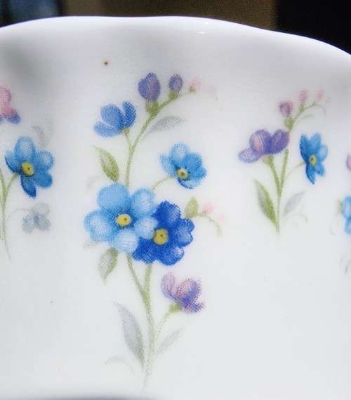 ROYAL ALBERT VINTAGE 1960S-1970S MEMORY LANE PATTERN TRIO 7TH OF 9 ON AUCTION