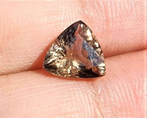 SMOKING QUARTZ SALMON BROWN 2,15CT NATURAL GEMSTONE WITH TRIANGULAR CUT