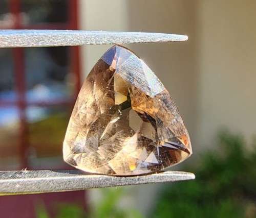 SMOKING QUARTZ SALMON BROWN 2,15CT NATURAL GEMSTONE WITH TRIANGULAR CUT