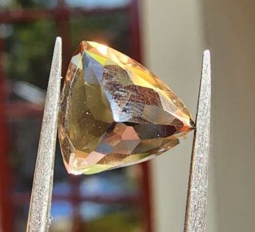 SMOKING QUARTZ SALMON BROWN 2,15CT NATURAL GEMSTONE WITH TRIANGULAR CUT
