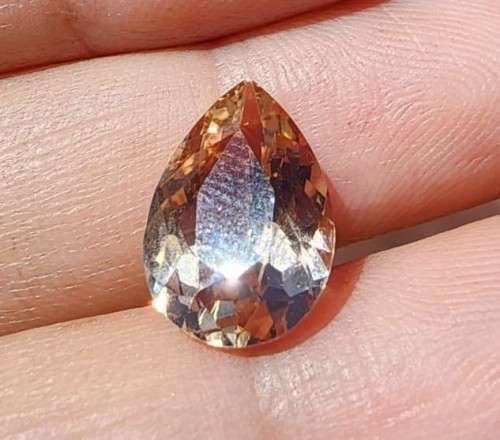 GORGEOUS 5,65CT CBROWNISH ORANGE IMPERIAL TOPAZ GEMSTONE WITH BEAUTIFUL PEAR CUT