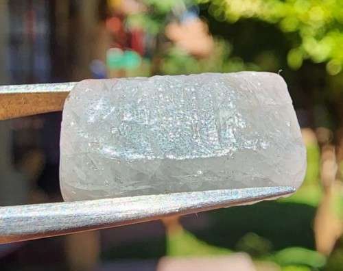 NATURAL ROUGH PIECE OF WHITE CORUNDUM (WHITE SAPPHIRE) 3,77G PIECE FROM AFRICA