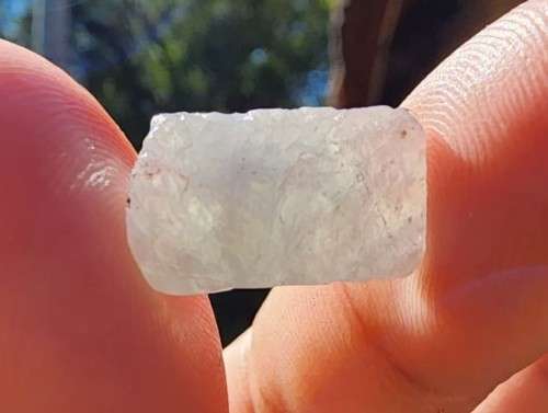 NATURAL ROUGH PIECE OF WHITE CORUNDUM (WHITE SAPPHIRE) 3,77G PIECE FROM AFRICA