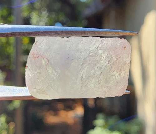 NATURAL ROUGH PIECE OF WHITE CORUNDUM (WHITE SAPPHIRE) 3,77G PIECE FROM AFRICA