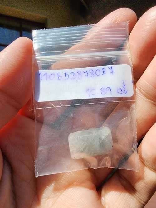 NATURAL ROUGH PIECE OF WHITE CORUNDUM (WHITE SAPPHIRE) 3,77G PIECE FROM AFRICA