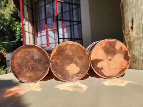 SET OF COPPER AND BRASS KITCHEN CANISTERS: SUIKER, KOFFIE EN TEE