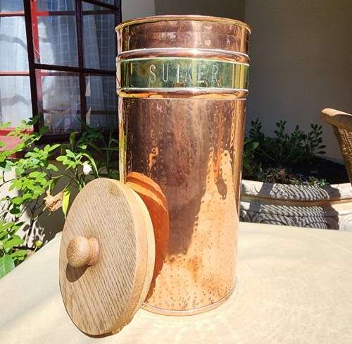 SET OF COPPER AND BRASS KITCHEN CANISTERS: SUIKER, KOFFIE EN TEE