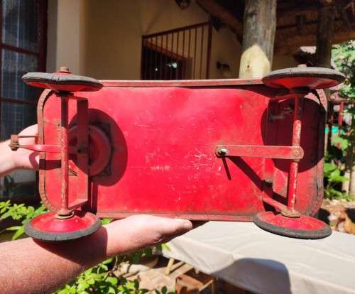VINTAGE 1950S TRI-ANG RED PULL-ALONG TRAILER WHEELS TURNS SMOOTHLY