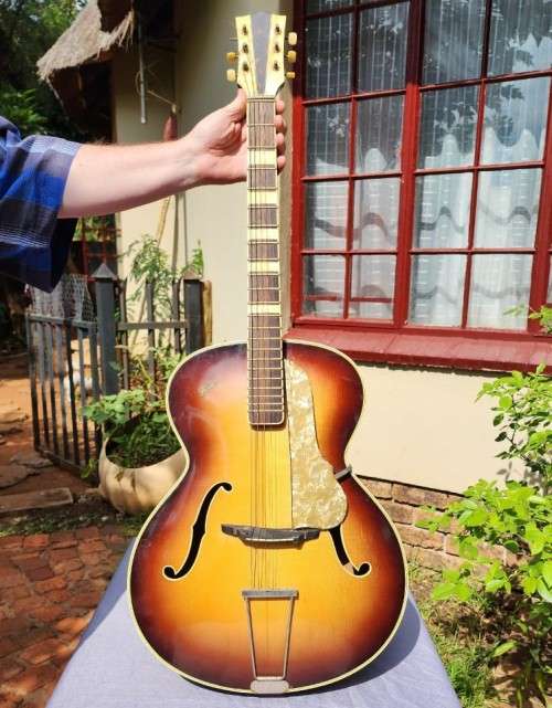 HOFNER GERMANY MID 1950S MODEL 456 ACOUSTIC SUNBURST ARCHTOP GUITAR WITH CARRY CASE