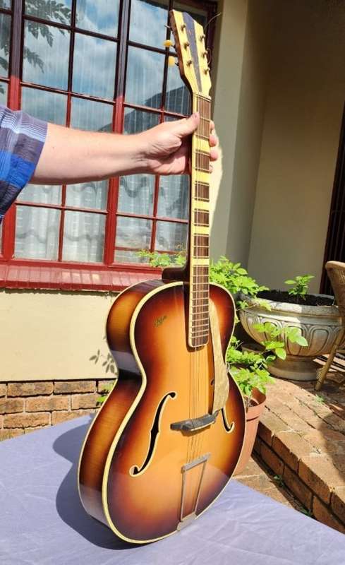 HOFNER GERMANY MID 1950S MODEL 456 ACOUSTIC SUNBURST ARCHTOP GUITAR WITH CARRY CASE