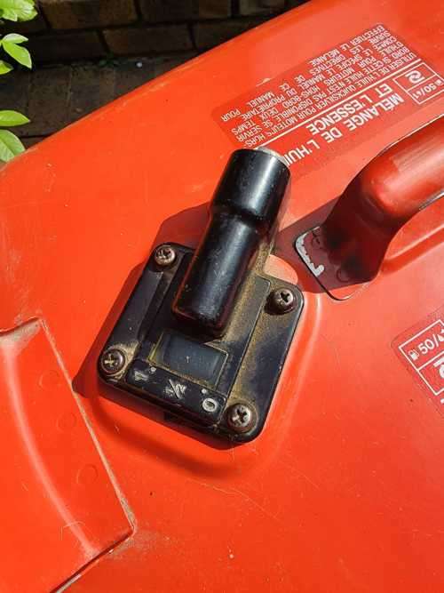 METAL MARINER 24 LITER OUTBOARD FUEL TANK WITH SOME FUEL STILL INSIDE
